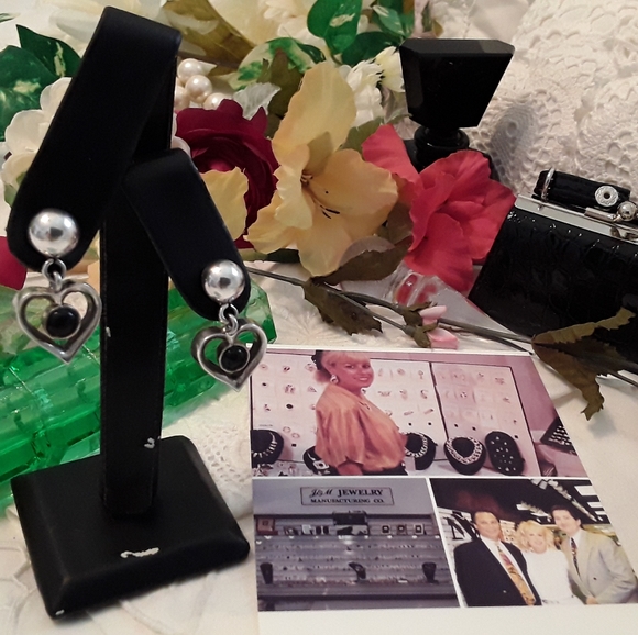 NEW,J&M DESIGNS 925 STERLING ONYX HEART EARRINGS - Picture 3 of 11